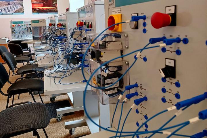 Ви зараз переглядаєте Інтегроване заняття для здобувачів освіти спеціальності 141 «Електроенергетика, електротехніка та електромеханіка» за участю роботодавців