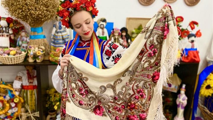 Детальніше про статтю День української хустки