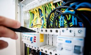 Детальніше про статтю Виробнича практика електриків